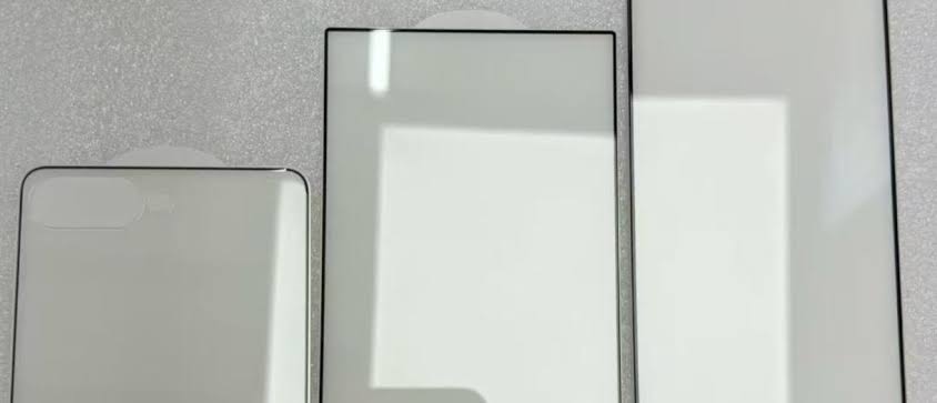 Leaked screen protectors reveal size differences between Samsung's upcoming foldables - GSMArena.com news