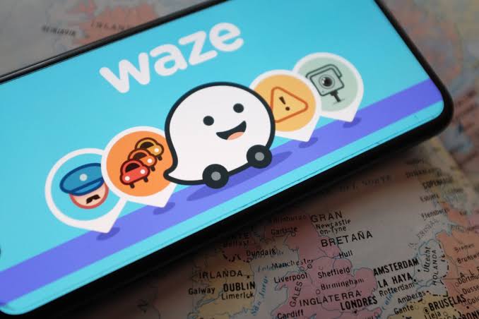 Traffic lights are coming to Waze — but they don't seem to be visible to everyone