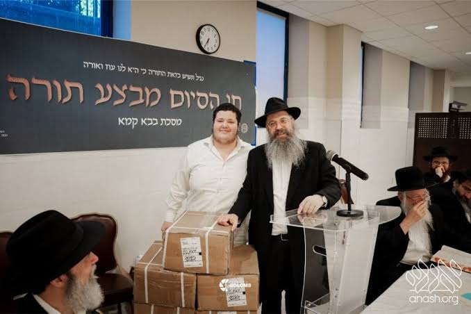 Morristown Bochurim Surprise Menahel at Award Ceremony