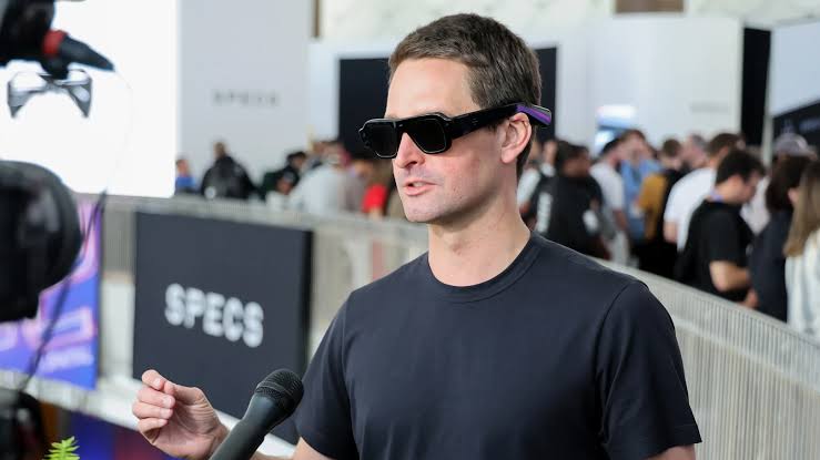 Smart glasses from Snap are criticised for price and bulky design