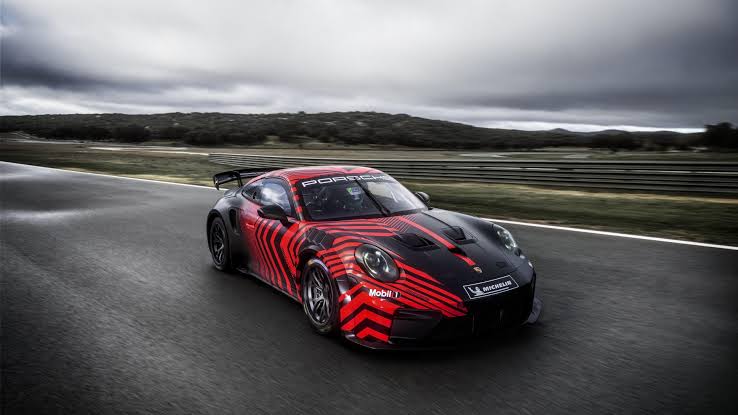 Porsche unveils the new 911 GT4 R for global customer motorsport
