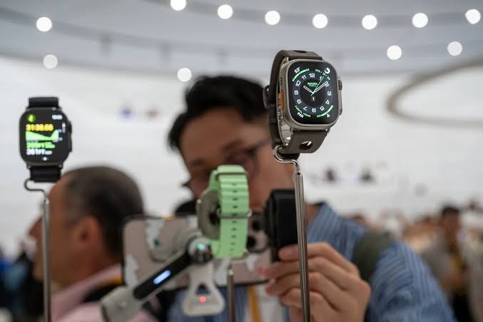 Apple Explores Shaking Up Its Smartwatch for a New Era