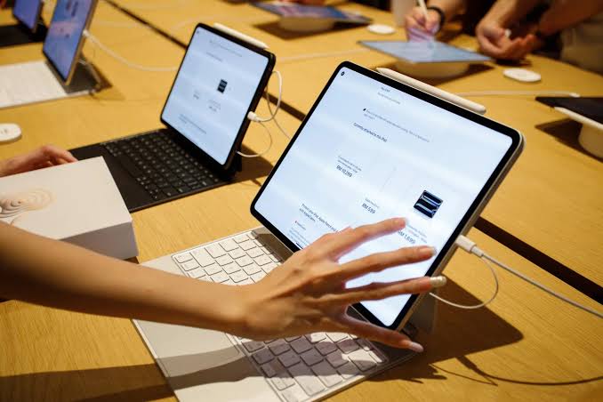 Apple Readies New iPad Pro, Redesigned Entry MacBook Pro for 2027