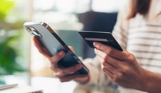 Scammers Use FaceTime to See You Type Bank Passwords