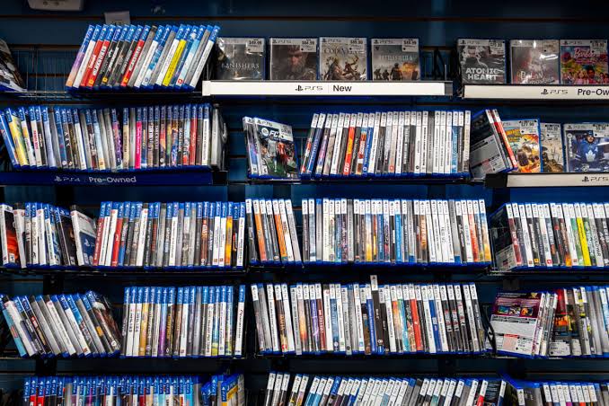 Gamer trades in $1,000 of physical discs at GameStop, days after Sony announces end of disc era