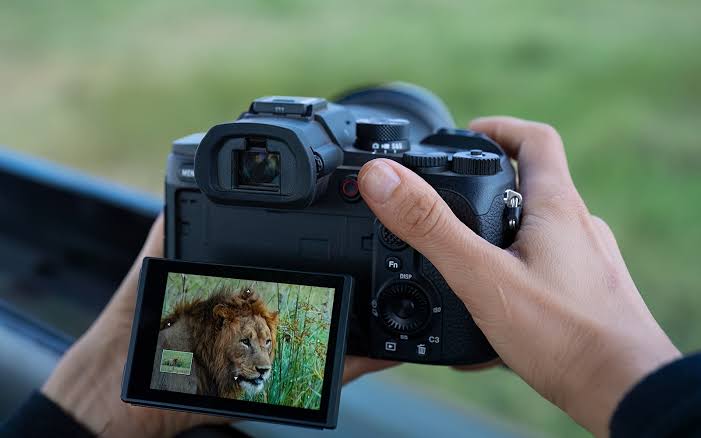 Sony RX10 V Announced: Another Overpriced, Unimpressive Bridge Camera?