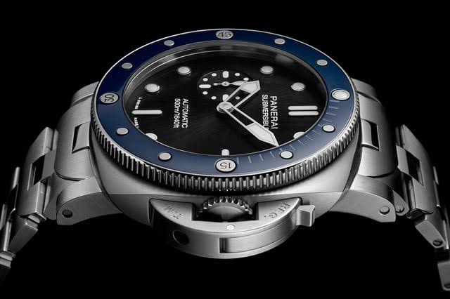 Panerai Submersible PAM01756 Debuts With Steel Bracelet and No-Date Dial