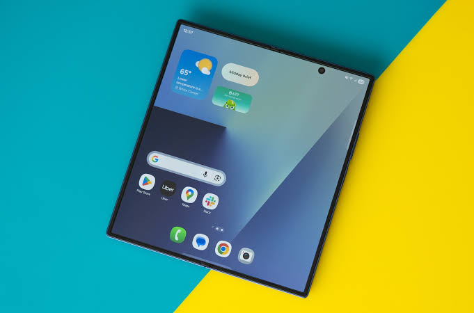 Samsung can’t afford to play it safe with Apple’s first foldable looming
