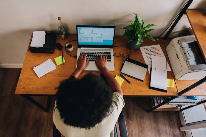 5 desk gadgets that can make your workday better