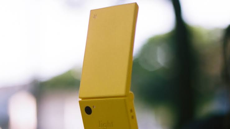 Light Flip is a minimalistic, cheap flip phone that won't distract you