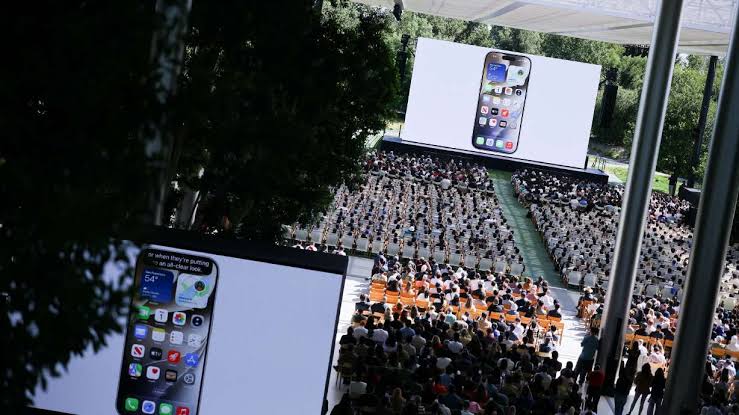 Apple's big Siri update is here. Now the real challenge begins