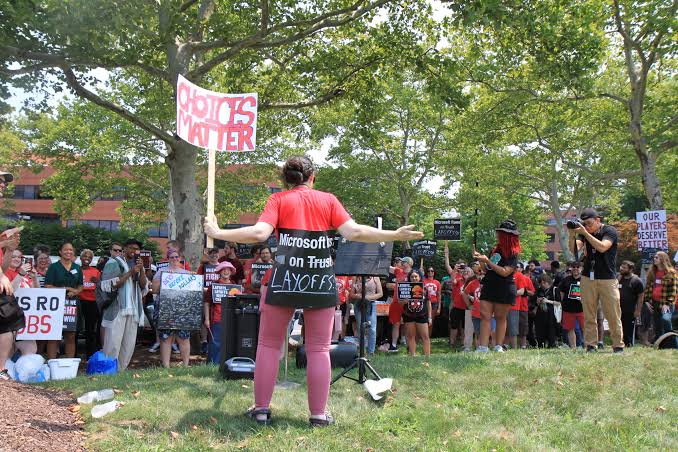 Hundreds rally at Bethesda HQ to protest Xbox layoffs, and Ars was there