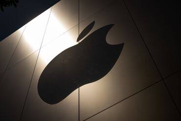 Apple’s New CEO Taps Retired Hardware Executive for Management Team