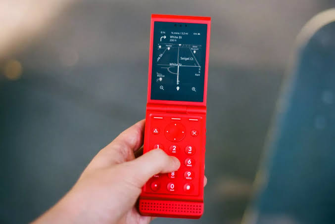 This $299 flip phone is the anti-smartphone, promises to save you from doomscrolling hell