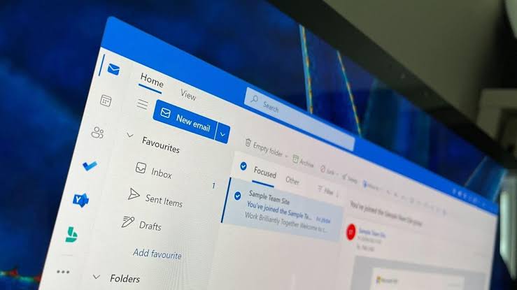 Microsoft's buggy apps just reached deep space