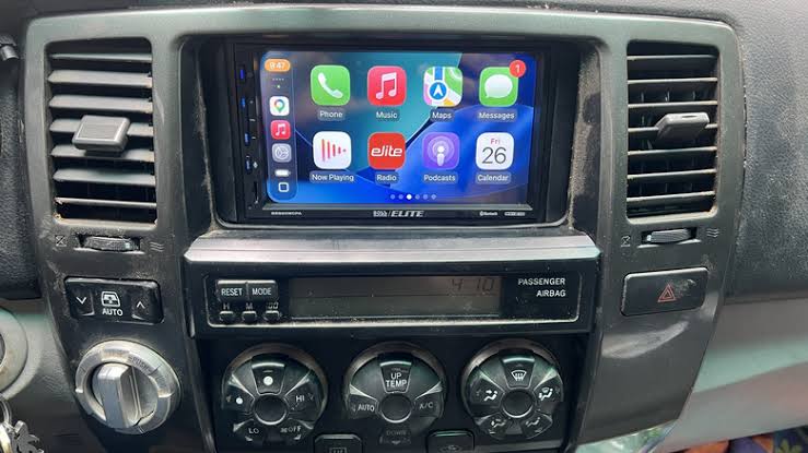 I Put Apple CarPlay In My Wife's 2006 Toyota 4Runner And I'm Never Looking Back