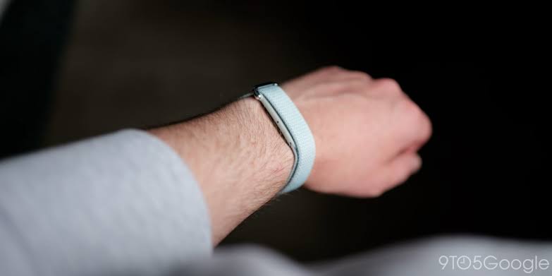 The Fitbit Air made me ditch my Pixel Watch, and I couldn’t be happier