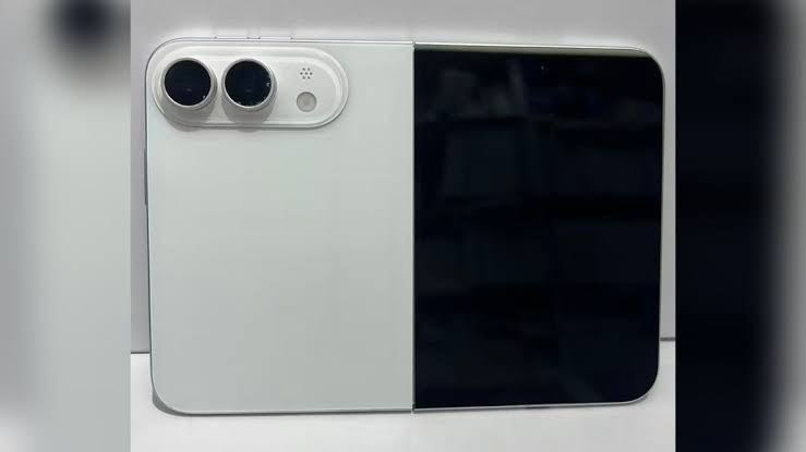 Best Look at Foldable iPhone Design Revealed, May Only Come in White
