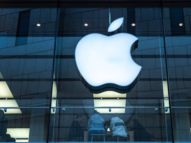 Apple rewrites how Americans pay for iPhones