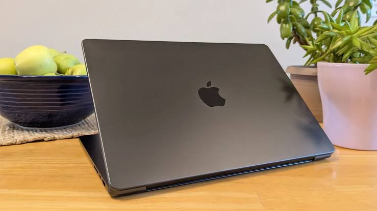 Apple's Next iPad Pro, MacBook Pro Upgrades Tipped for Early 2027 Launch