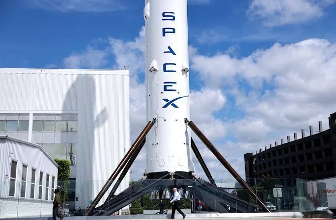 SpaceX stock slips as it announces $25 billion bond offering