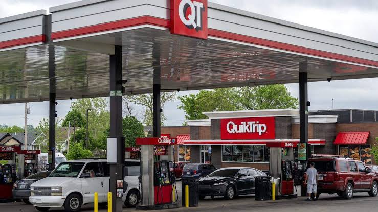KC area drivers sound off on high gas prices, the Iran war. ‘We all know who to blame’