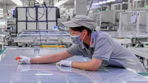 Trump imposes 15% tariff on key chip material to counter China