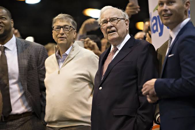 Buffett Delays Gifts to Gates’ Charity Amid Epstein Review: WSJ