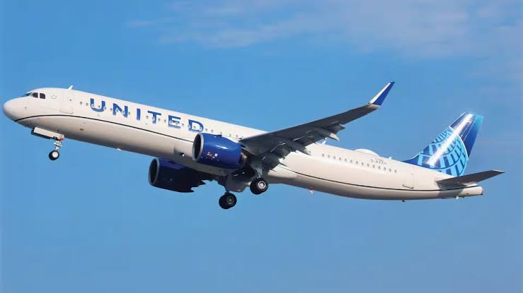 United must face lawsuit over 'window seats' that don't have windows, judge rules