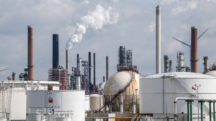 Oil Prices Ease on Possible Agreement for Strait’s Reopening