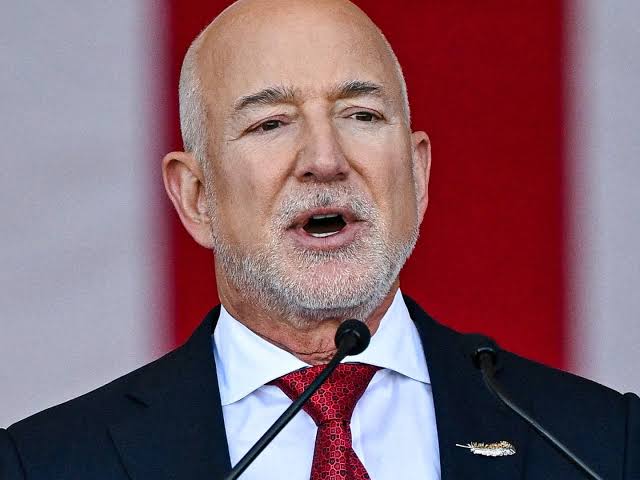 Jeff Bezos, Grant Cardone call for an end to federal taxes