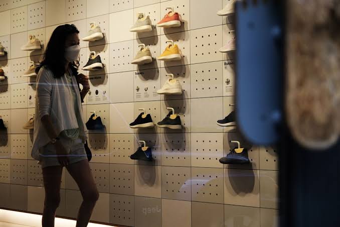 Allbirds shares soar on a very 2026 pivot to AI