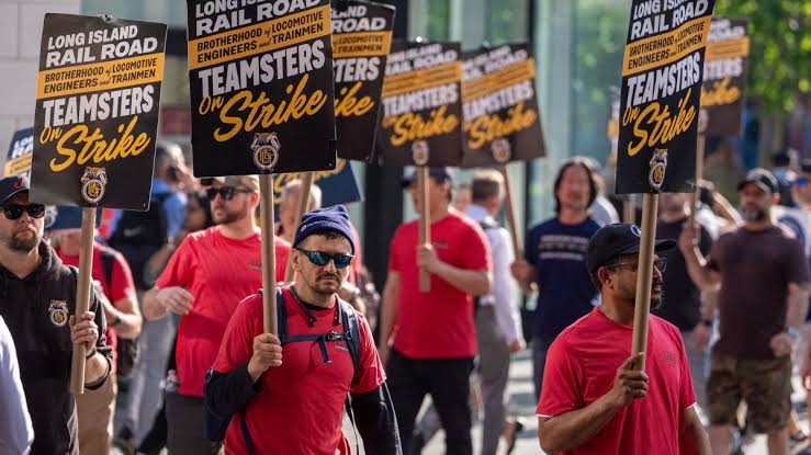 Live updates: Deal reached by MTA and unions to end LIRR strike, service to resume at noon