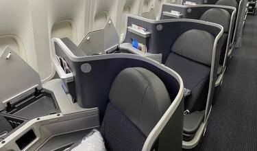 Robert Isom & Doug Parker Fly Together From Paris In American Business Class!