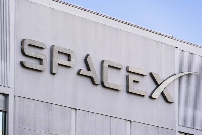Why Verizon, AT&T, and T-Mobile Should Be Terrified of Elon Musk’s Next Move