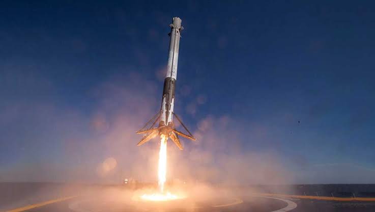 Wedbush Initiates SpaceX Coverage With 'Outperform' Rating, $190 Price Target