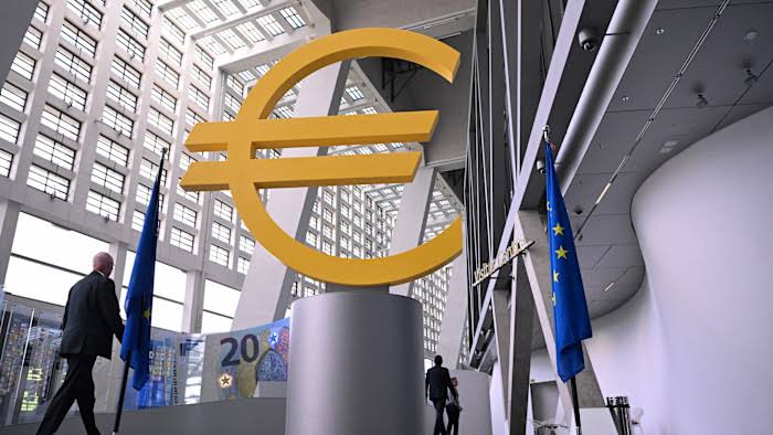 US euro sale to prop up yen blindsided ECB