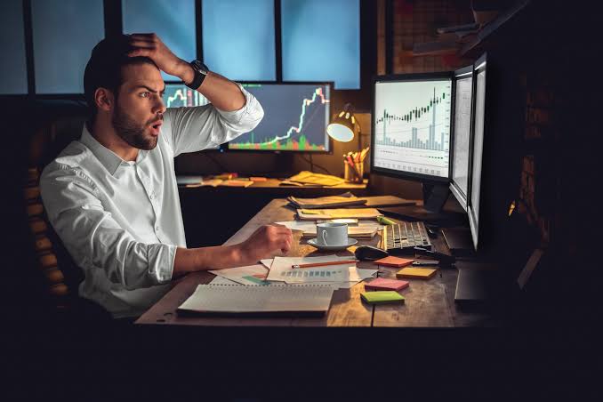 Wealthy Investors Are Fleeing Private Credit — and Blackstone Just Had to Put Up a Wall to Stop Them