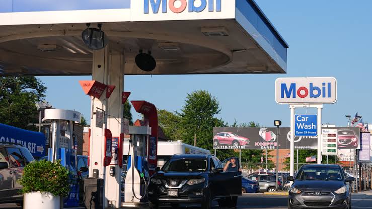Oil Prices Fall After U.S. and Iran Pause Fighting for a Second Day