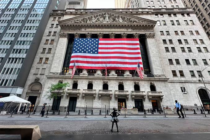 Stock market today: S&P 500, Nasdaq post 6th weekly win as chip stocks rally, jobs data boosts sentiment