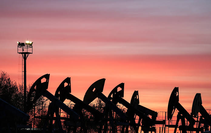 Oil extends declines as investors await outcome of US-Iran talks