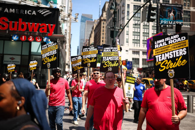 Deal reached to end Long Island Rail Road strike, Gov. Kathy Hochul says