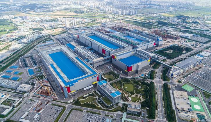 Samsung Elec, SK Group seal $950 bln deals as South Korea hosts AI powers