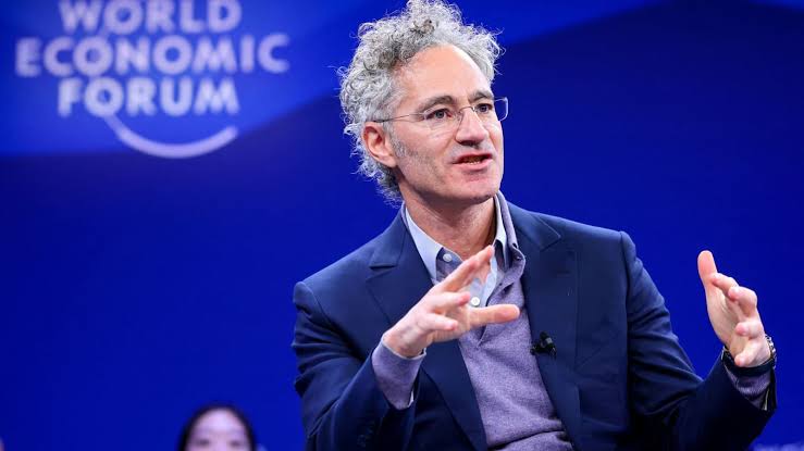 Can Palantir pull off a Microsoft-style comeback? Here's what options say