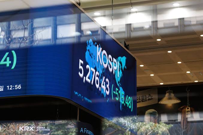 Korean Stocks Extend Slump as Higher Yields Threaten AI Rally