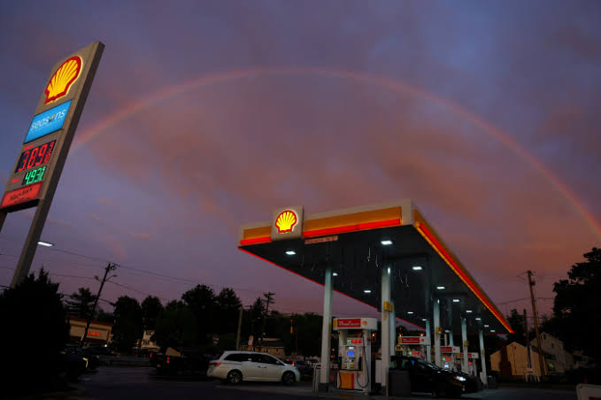 Shell Turns Refineries Up to 11 During Oil-Price Surge