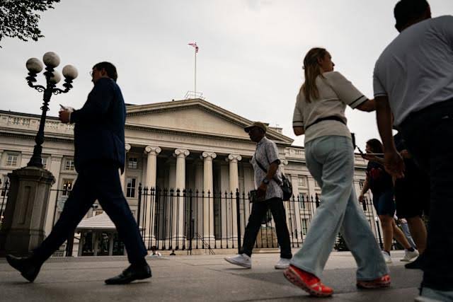Government Bonds Rally Around the World on Slowdown Concerns