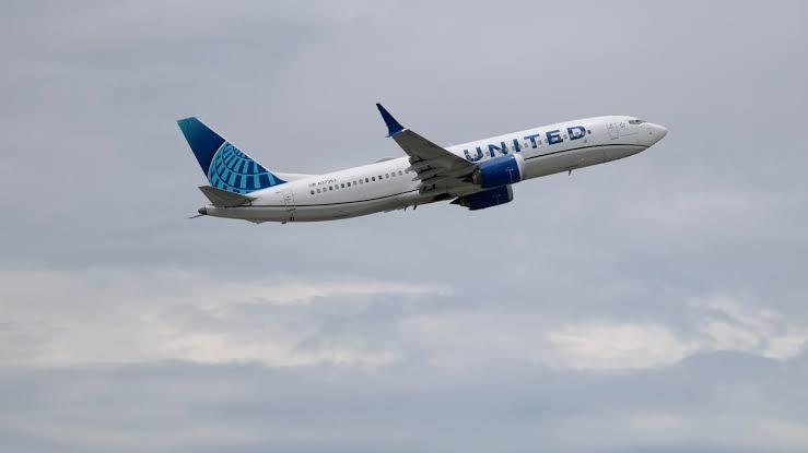 United earnings top estimates but airline expects $6 billion in added fuel costs