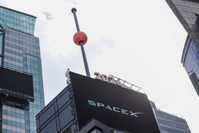 SpaceX shares slide below IPO price for the first time as blistering rally unravels