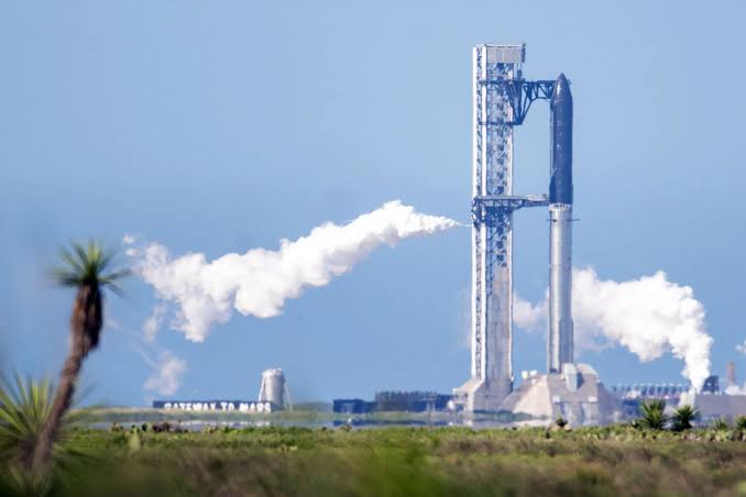SpaceX Delays Starship Launch on Hydraulic Pin Malfunction